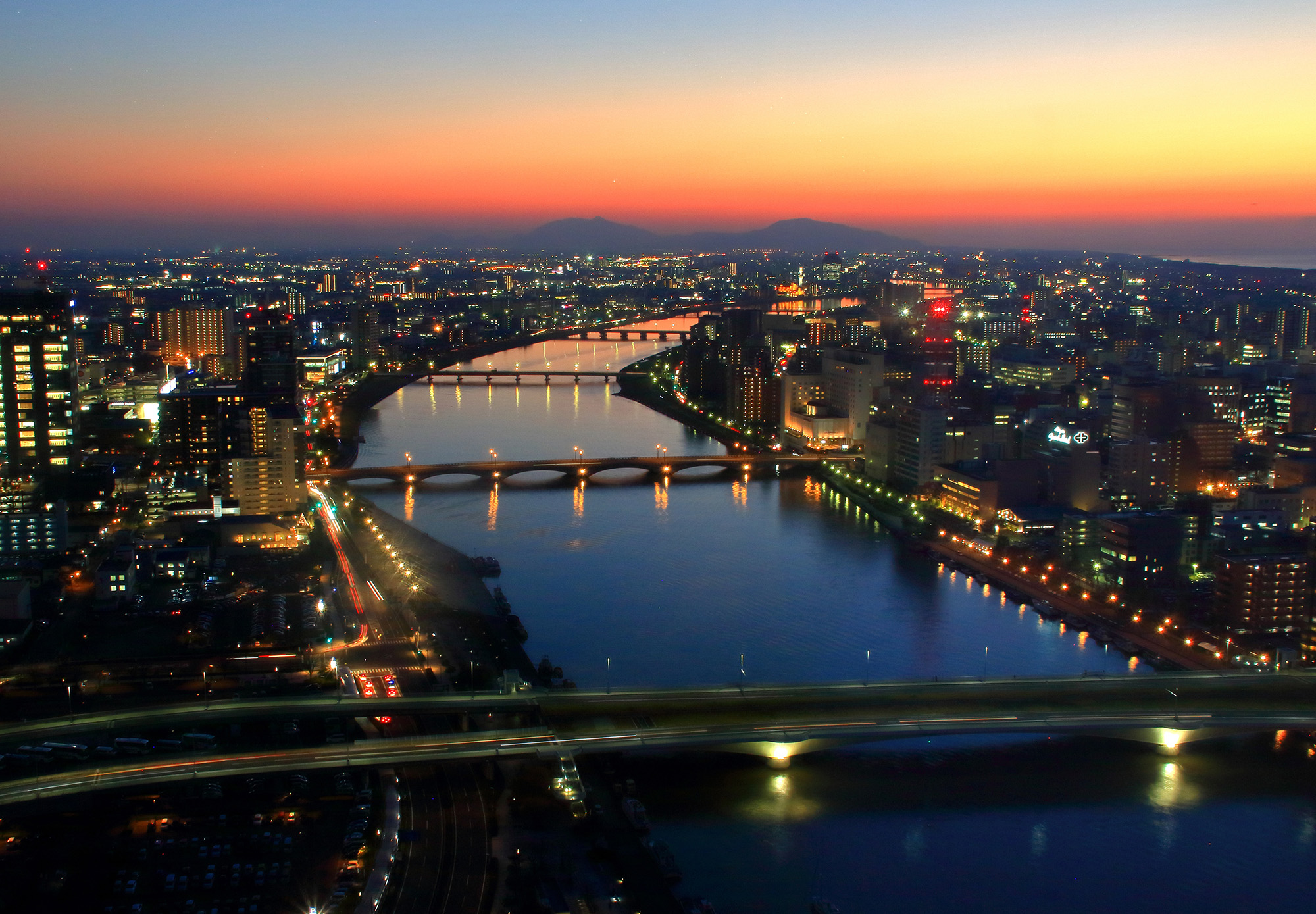 新潟の成り立ちの夜景